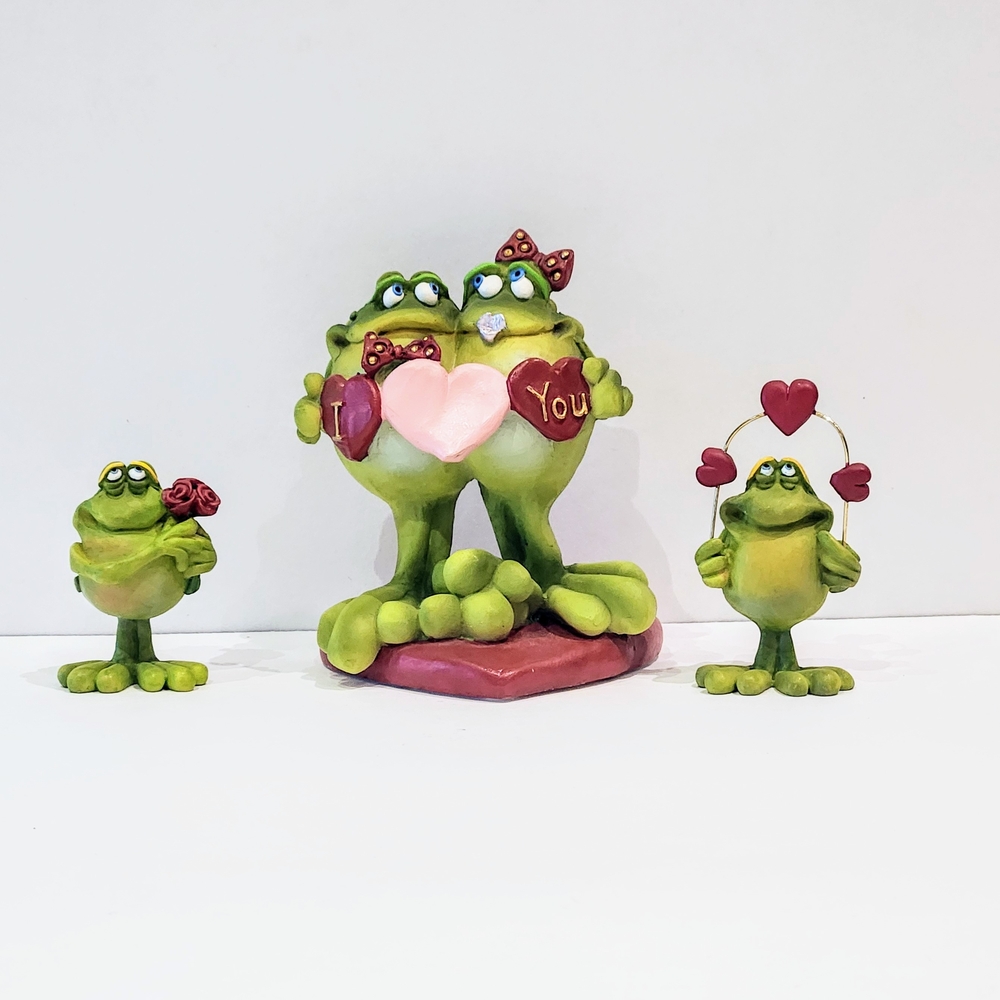 Cute Frog Figurine Set with Hearts